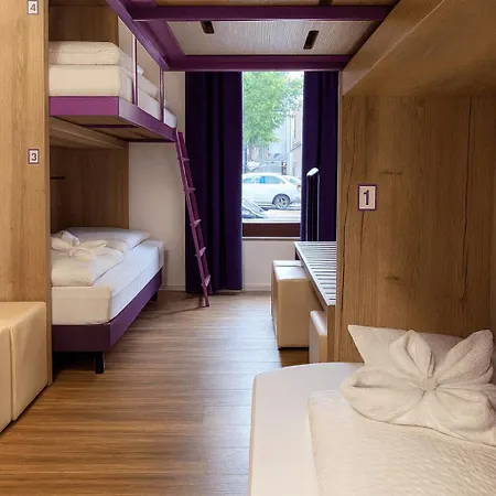 Hotelkonkurrenz אכסניה *